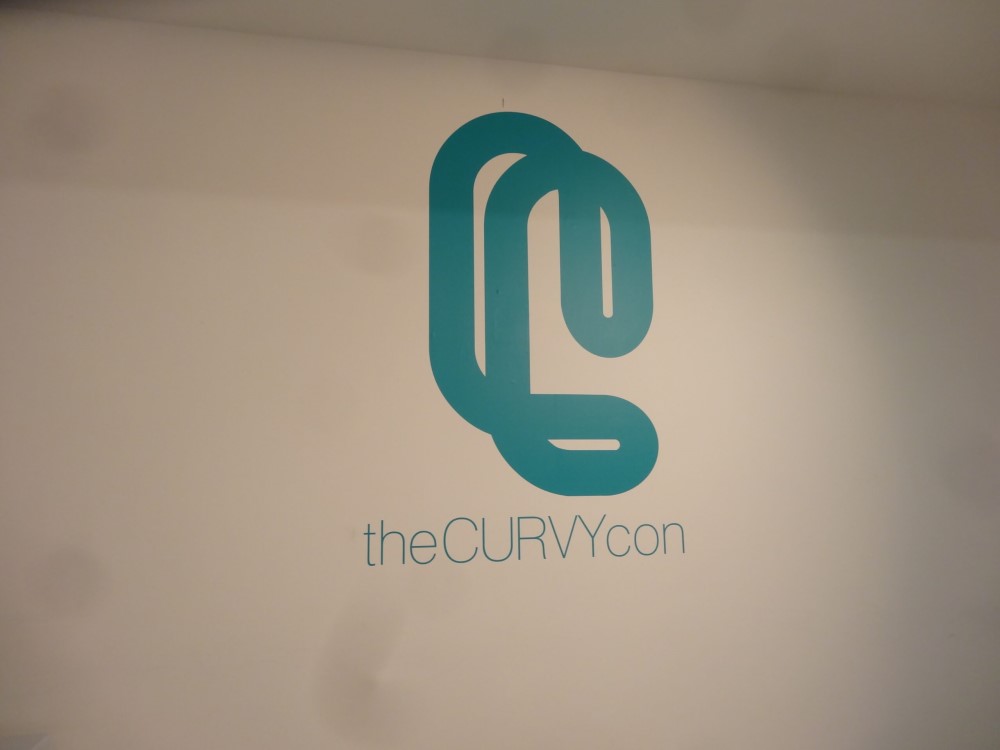 the-curvy-wall-decals-vinyl-graphics