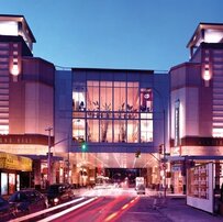 queens center mall